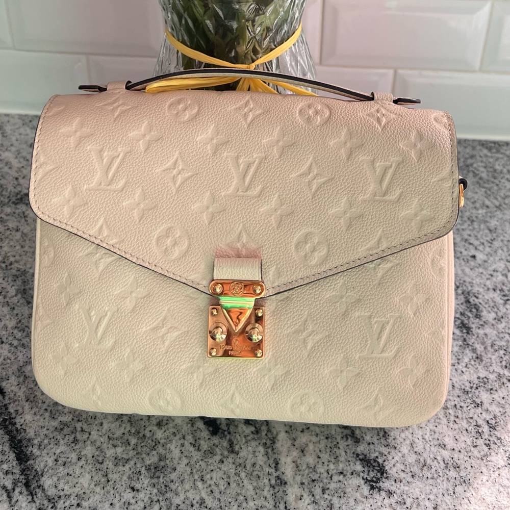 Louis Vuitton Pochette Métis Cream Crossbody Bag